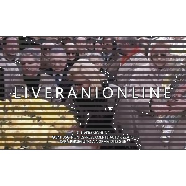 RAFFAELLA CARRA\' CANTANTE E SHOWGIRL - RETROSPETTIVA ANNI \'80 NELLA FOTO AL FUNERALE DELLA MADRE IRIS DELLUTRI NEL 1987 ©ARCHIVIO GIOVANNI LIVERANI /AG. ALDO LIVERANI SAS