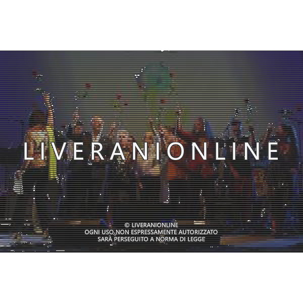 Notte Rosa 2021 - Santarcangelo di Romagna 29/07/2021 La Milanesiana e il Concerto dei Modena City Remblers allo sferisterio - nella foto: sul palco i Modena City Remblers stefano bonaccini andrea corsini elisabetta sgarbi e alice parma ©Claudio Zamagni/Agenzia Aldo Liverani s.a.sAGENZIA ALDO LIVERANI SAS