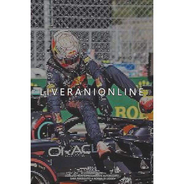 Max Verstappen (NLD) Red Bull Racing in qualifying parc ferme. 31.07.2021. Formula 1 World Championship, Rd 11, Hungarian Grand Prix, Budapest, Hungary, Qualifying Day. - www.xpbimages.com, EMail: requests@xpbimages.com © Copyright: Moy / XPB Images/AGENZIA ALDO LIVERANI SAS - ITALY ONLY - EDITORIAL USE ONLY