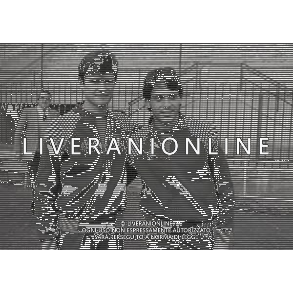 RETROSPETTIVA ALDO SERENA CALCIATORE NELLA FOTO ALDO SERENA IN ALLENAMENTO CON LA NAZIONALE ITALIANA A SAN SIRO NELL\'ANNO 1984-1985 CON ANTONIO DI GENNARO AG ALDO LIVERANI SAS 