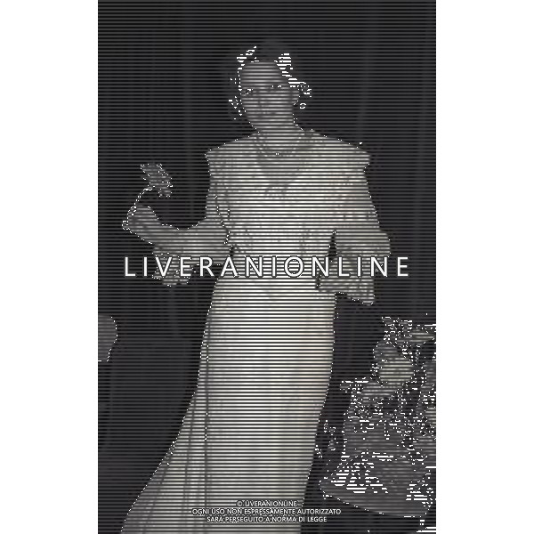 RETROSPETTIVA ERIKA BLANC ATTRICE NELLA FOTO ERIKA BLANC NELLA COMMEDIA TEATRALE“ PIACERE DELL\'ONESTA“ NELLA \'ANNO 1979 AG ALDO LIVERANI SAS 