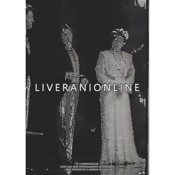 RETROSPETTIVA ERIKA BLANC ATTRICE NELLA FOTO ERIKA BLANC NELLA COMMEDIA TEATRALE“ PIACERE DELL\'ONESTA“ NELLA \'ANNO 1979 AG ALDO LIVERANI SAS 