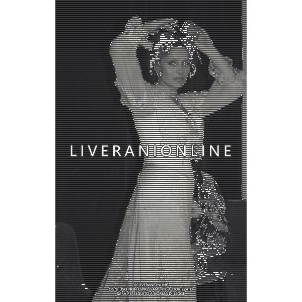 RETROSPETTIVA ERIKA BLANC ATTRICE NELLA FOTO ERIKA BLANC NELLA COMMEDIA TEATRALE“ PIACERE DELL\'ONESTA“ NELLA \'ANNO 1979 AG ALDO LIVERANI SAS 