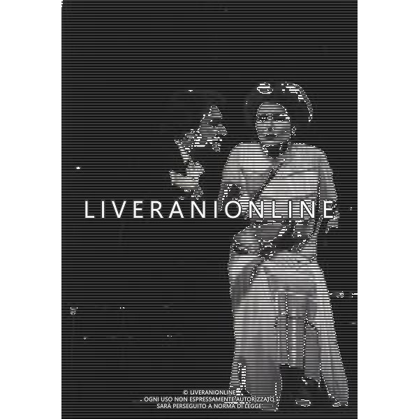 RETROSPETTIVA ERIKA BLANC ATTRICE NELLA FOTO ERIKA BLANC NELLA COMMEDIA TEATRALE“ PIACERE DELL\'ONESTA“ NELLA \'ANNO 1979 AG ALDO LIVERANI SAS 