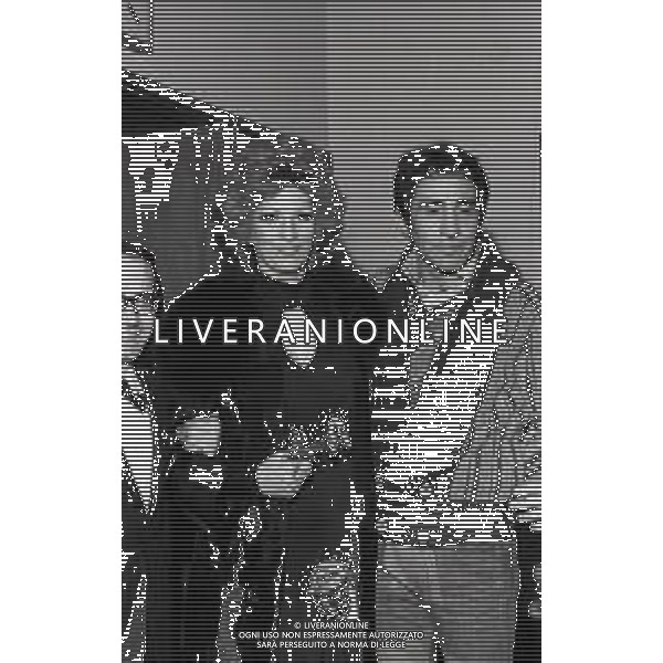 RETROSPETTIVA IVA ZANICCHI CANTANTE NELLA FOTO IVA ZANICCHI AL FESTIVAL DI SANREMO 1974 CON WALTER CHIARI AG ALDO LIVERANI SAS