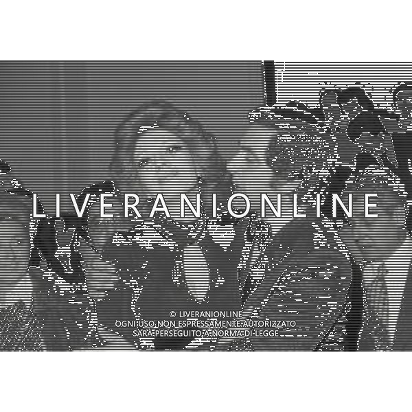 RETROSPETTIVA IVA ZANICCHI CANTANTE NELLA FOTO IVA ZANICCHI AL FESTIVAL DI SANREMO 1974 CON CORRADO MANTONI AG ALDO LIVERANI SAS