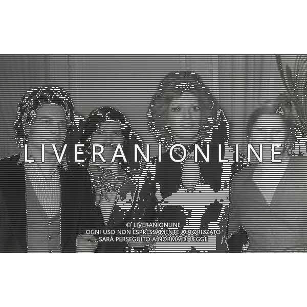 RETROSPETTIVA IVA ZANICCHI CANTANTE NELLA FOTO IVA ZANICCHI AL FESTIVAL DI SANREMO 1974 CON FRANCO SIMONE -ROLANDO ELISEI E SONIA GIGLIOLA CONTI AG ALDO LIVERANI SAS