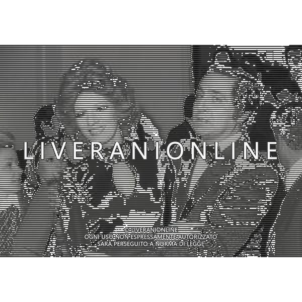 RETROSPETTIVA IVA ZANICCHI CANTANTE NELLA FOTO IVA ZANICCHI AL FESTIVAL DI SANREMO 1974 CON CORRADO MANTONI AG ALDO LIVERANI SAS