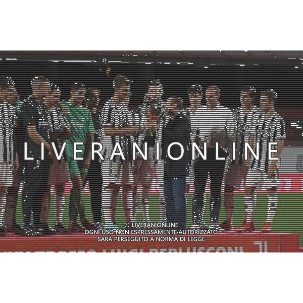 Monza 31.07.2021 U-Power Stadium Monza vs Juventus 25imo Trofeo Luigi Berlusconi ©Viganti/Agenzia Aldo Liverani Nella foto: paolo berlusconi consegna la coppa a daniele rugani ©Viganti manuela/AGENZIA ALDO LIVERANI SAS