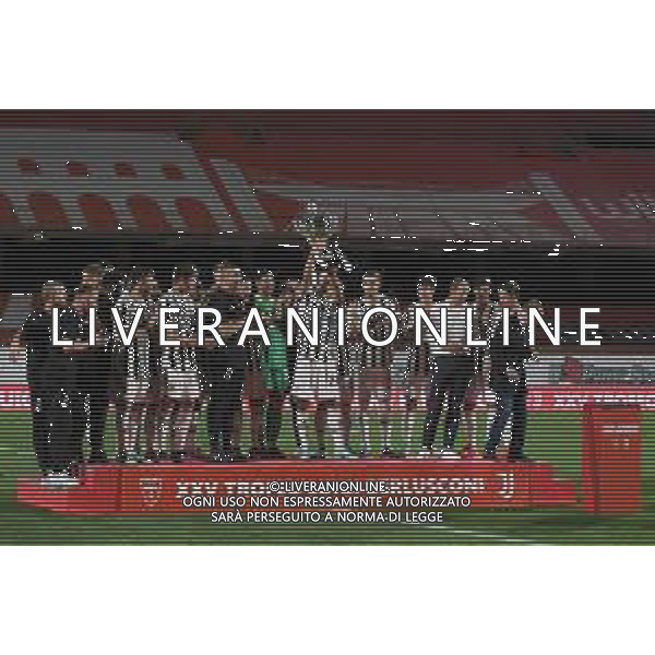 Monza 31.07.2021 U-Power Stadium Monza vs Juventus 25imo Trofeo Luigi Berlusconi ©Viganti/Agenzia Aldo Liverani Nella foto: la juventus vince il 25imo trofeo berlusconi - daniele rugani con la coppa ©Viganti manuela/AGENZIA ALDO LIVERANI SAS