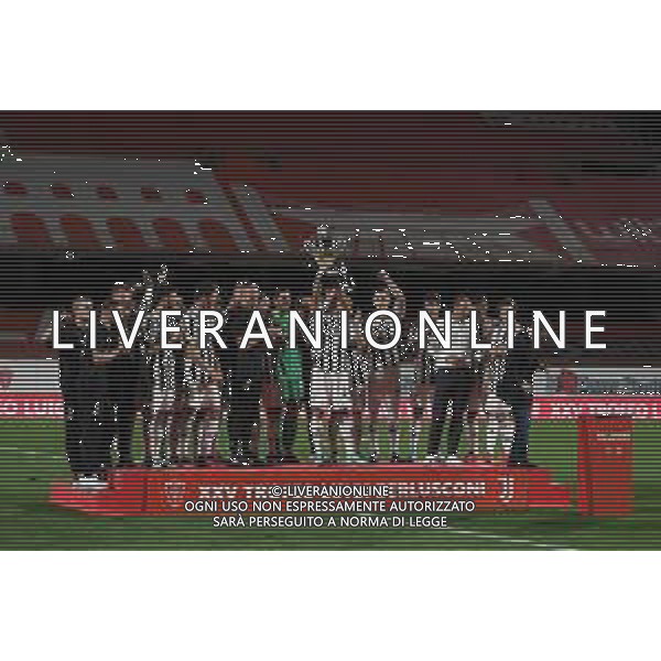 Monza 31.07.2021 U-Power Stadium Monza vs Juventus 25imo Trofeo Luigi Berlusconi ©Viganti/Agenzia Aldo Liverani Nella foto: la juventus vince il 25imo trofeo berlusconi- daniele rugani con la coppa ©Viganti manuela/AGENZIA ALDO LIVERANI SAS