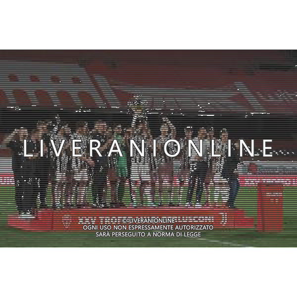 Monza 31.07.2021 U-Power Stadium Monza vs Juventus 25imo Trofeo Luigi Berlusconi ©Viganti/Agenzia Aldo Liverani Nella foto: la juventus vince il 25imo trofeo berlusconi- daniele rugani con la coppa ©Viganti manuela/AGENZIA ALDO LIVERANI SAS