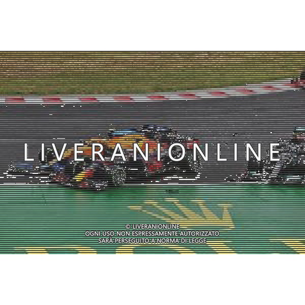 Valtteri Bottas (FIN) Mercedes AMG F1 W12; Lando Norris (GBR) McLaren MCL35M and Max Verstappen (NLD) Red Bull Racing RB16B crash at the start of the race. 01.08.2021. Formula 1 World Championship, Rd 11, Hungarian Grand Prix, Budapest, Hungary, Race Day. - www.xpbimages.com, EMail: requests@xpbimages.com © Copyright: Moy / XPB Images/AGENZIA ALDO LIVERANI SAS - ITALY ONLY EDITORIAL USE ONLY
