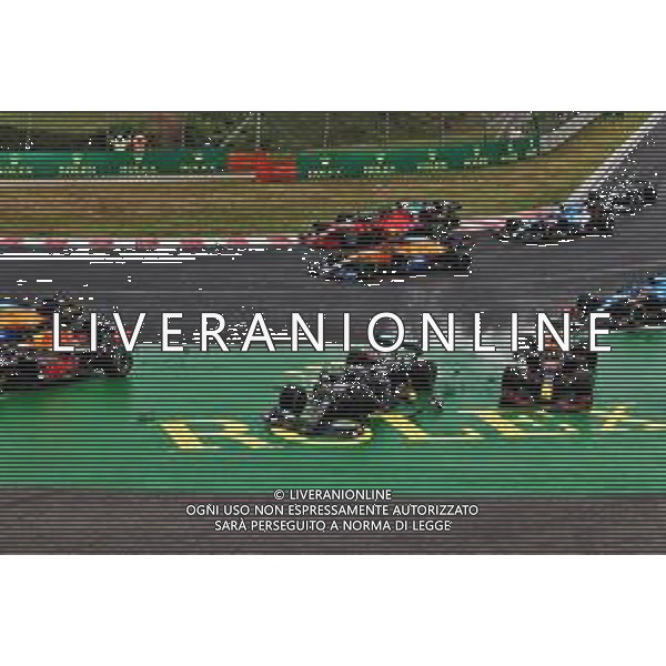 Valtteri Bottas (FIN) Mercedes AMG F1 W12 and Sergio Perez (MEX) Red Bull Racing RB16B crash at the start of the race. 01.08.2021. Formula 1 World Championship, Rd 11, Hungarian Grand Prix, Budapest, Hungary, Race Day. - www.xpbimages.com, EMail: requests@xpbimages.com © Copyright: Moy / XPB Images/AGENZIA ALDO LIVERANI SAS - ITALY ONLY EDITORIAL USE ONLY
