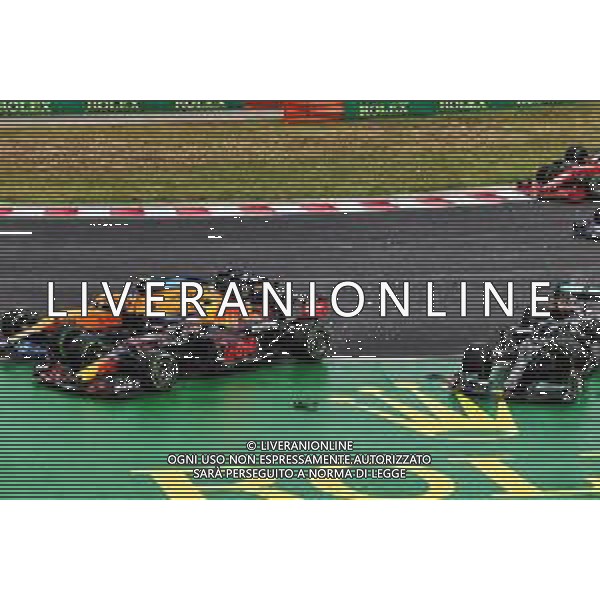 (L to R): Lando Norris (GBR) McLaren MCL35M, Max Verstappen (NLD) Red Bull Racing RB16B and Valtteri Bottas (FIN) Mercedes AMG F1 W12 - crash at the start of the race. 01.08.2021. Formula 1 World Championship, Rd 11, Hungarian Grand Prix, Budapest, Hungary, Race Day. - www.xpbimages.com, EMail: requests@xpbimages.com © Copyright: Moy / XPB Images/AGENZIA ALDO LIVERANI SAS - ITALY ONLY EDITORIAL USE ONLY