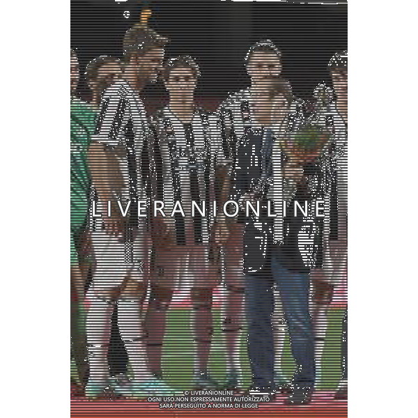 Monza 31.07.2021 U-Power Stadium Monza vs Juventus 25imo Trofeo Luigi Berlusconi ©Viganti/Agenzia Aldo Liverani Nella foto: paolo berlusconi consegna il trofeo a daniele rugani ©Viganti Manuela/AGENZIA ALDO LIVERANI SAS