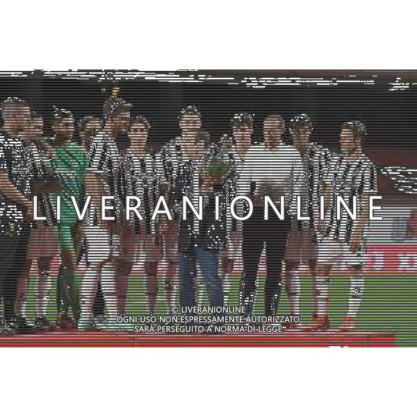 Monza 31.07.2021 U-Power Stadium Monza vs Juventus 25imo Trofeo Luigi Berlusconi ©Viganti/Agenzia Aldo Liverani Nella foto: paolo berlusconi consegna il trofeo a daniele rugani ©Viganti Manuela/AGENZIA ALDO LIVERANI SAS