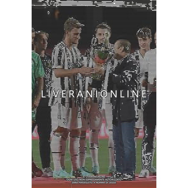 Monza 31.07.2021 U-Power Stadium Monza vs Juventus 25imo Trofeo Luigi Berlusconi ©Viganti/Agenzia Aldo Liverani Nella foto: paolo berlusconi consegna il trofeo a daniele rugani ©Viganti Manuela/AGENZIA ALDO LIVERANI SAS