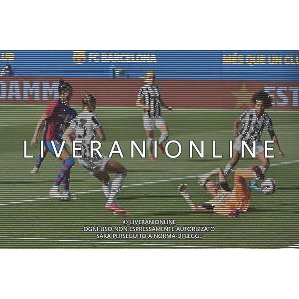 ¬© TVRG Barcellona vs Juventus nella foto Jennifer Hermoso (Barcellona) segna il gol del 2 a 0 - Pauline Peyraud-Magnin Barcellona vs Juventus - Trofeo Gamper squadre femminili foto Roberto Garavaglia/ag. Aldo Liverani sas/AGENZIA ALDO LIVERANI SAS