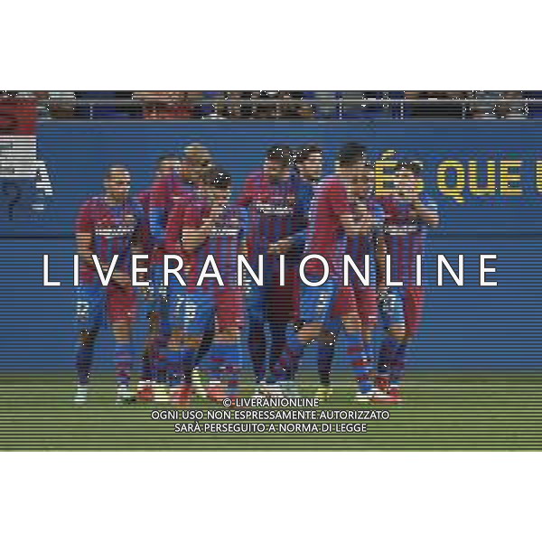 esultanza Barcellona dopo il gol dell\'1 a 0 Memphis Depay Barcellona vs Juventus - Trofeo Gamper amichevole precampionato Barcellona (SPA) 08-08-2021 Stadio Johan Cruijff foto Roberto Garavaglia/ag. Aldo Liverani sas/AGENZIA ALDO LIVERANI SAS