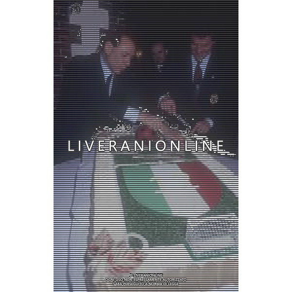 RETROSPETTIVA SILVIO BERLUSCONI PRESIDENTE MILAN INDUSTRIALE POLITICO NELLA FOTO SILVIO BERLUSCONI CON IL FRATELLO PAOLO BERLUSCONI ALLA FESTA DEL 12 SCUDETTO CON FABIO CAPELLO AG ALDO LIVERANI SAS