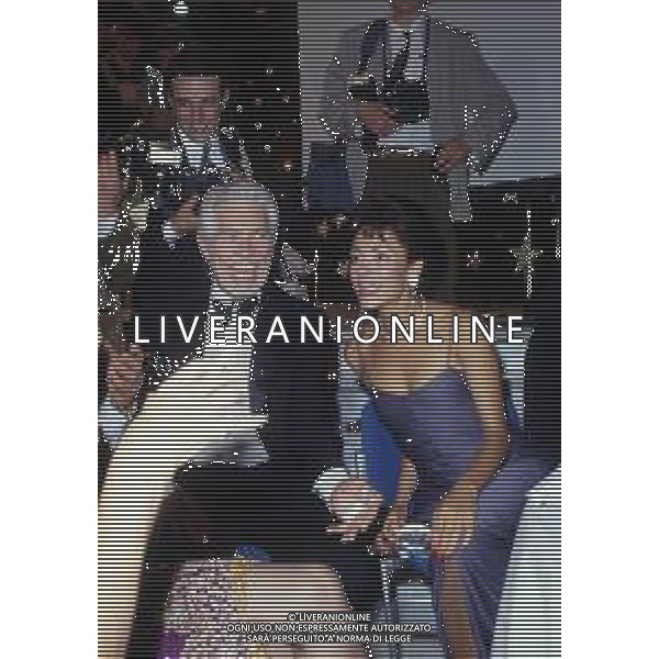RETROSPETTIVA JAMES COBURN ATTORE NELLA FOTO JAMES COBURN CON LA MOGLIE PAULA O\'HARA NELL\'ANNO 1991 AG ALDO LIVERANI SAS 