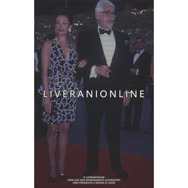 RETROSPETTIVA JAMES COBURN ATTORE NELLA FOTO JAMES COBURN CON LA MOGLIE PAULA O\'HARA NELL\'ANNO 1991 AG ALDO LIVERANI SAS  