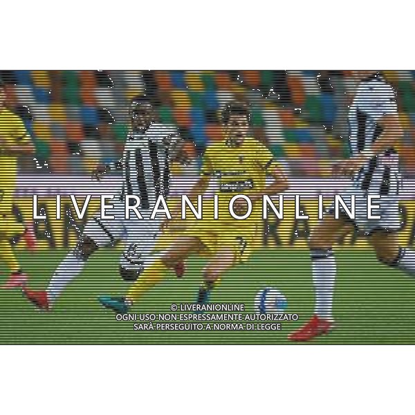GriffoniE/LMedia - Trentaduesimi - Udinese vs Ascoli - Coppa Italia 2021/2022 13 agosto 2021 - Dacia Arena, Udine, Italia Nella foto: Diego Fabbrini (Ascoli) ostacolato da Jean-Victor Makengo (Udinese) @GriffoniE/LMedia/AGENZIA ALDO LIVERANI SAS