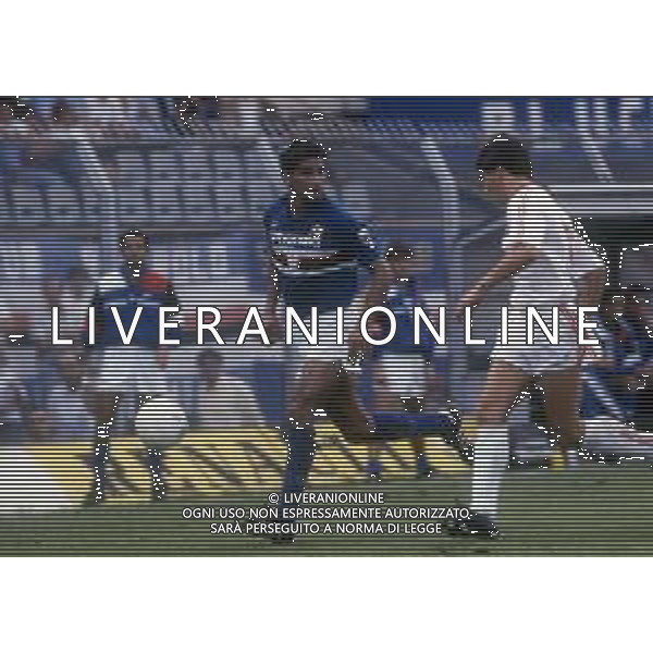 RETROSPETTIVA GIUSEPPE LORENZO CALCIATORE NELLA FOTO GIUSEPPE LORENZO CON LA MAGLIA DELLA SAMPDORIA CALCIO AG ALDO LIVERANI SAS