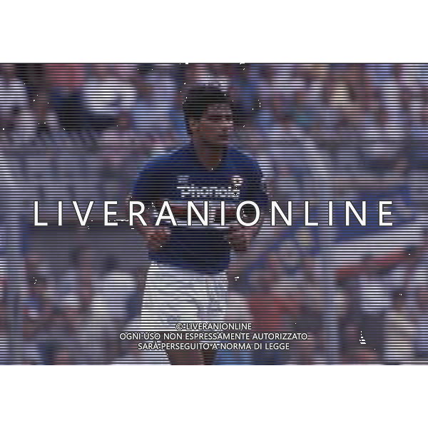 RETROSPETTIVA GIUSEPPE LORENZO CALCIATORE NELLA FOTO GIUSEPPE LORENZO CON LA MAGLIA DELLA SAMPDORIA CALCIO AG ALDO LIVERANI SAS