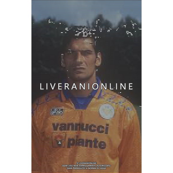 RETROSPETTIVA GIUSEPPE LORENZO CALCIATORE NELLA FOTO GIUSEPPE LORENZO CON LA MAGLIA DELLA PISTOIESE CALCIO AG ALDO LIVERANI SAS