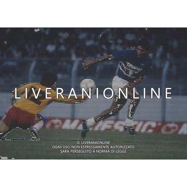 RETROSPETTIVA GIUSEPPE LORENZO CALCIATORE NELLA FOTO GIUSEPPE LORENZO CON LA MAGLIA DELLA SAMPDORIA CALCIO AG ALDO LIVERANI SAS