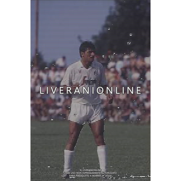 RETROSPETTIVA GIUSEPPE LORENZO CALCIATORE NELLA FOTO GIUSEPPE LORENZO CON LA MAGLIA DEL BOLOGNA CALCIO AG ALDO LIVERANI SAS