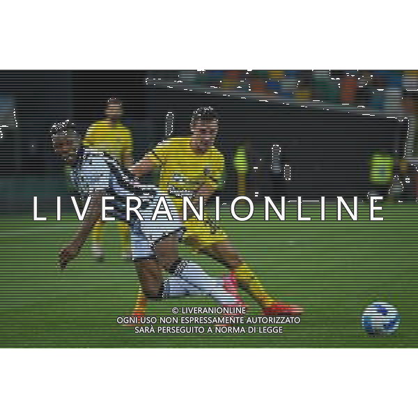 GriffoniE/LMedia - Trentaduesimi - Udinese vs Ascoli - Coppa Italia 2021/2022 13 agosto 2021 - Dacia Arena, Udine, Italia Nella foto: Dario Saric (Ascoli) (D) supera Destiny Udogie (Udinese) (S) @GriffoniE/LMedia/AGENZIA ALDO LIVERANI SAS