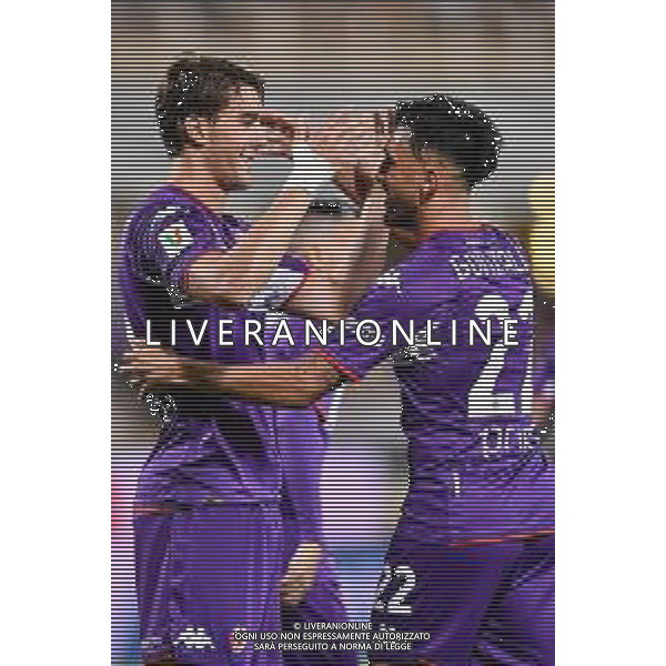 GuglielmiL/LMedia - Trentaduesimi - ACF Fiorentina vs Cosenza Calcio - Coppa Italia 2021/2022 13 agosto 2021 - Stadio Artemio Franchi, Firenze, Italia Nella foto: Dusan Vlahovic (Fiorentina) e Nicolas Gonzalez (Fiorentina) festeggiano dopo il gol @GuglielmiL/LMedia AG ALDO LIVERANI SAS