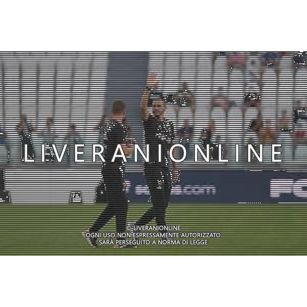 Torino 14.08.2021 Allianz Stadium Juventus vs Atalanta Amichevole pre campionato ©Manuela Viganti/Agenzia Aldo Liverani Nella foto: leonardo bonucci saluta i tifosi ©VIGANTI/AGENZIA ALDO LIVERANI SAS