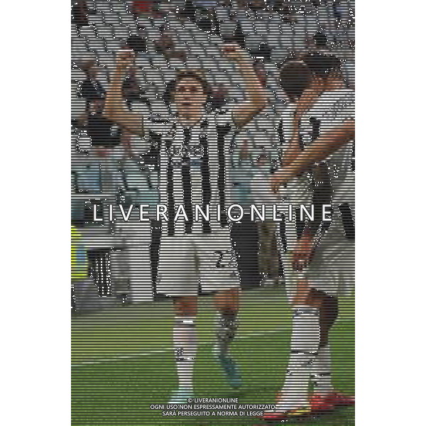 Torino 14.08.2021 Allianz Stadium Juventus vs Atalanta Amichevole pre campionato ©Manuela Viganti/Agenzia Aldo Liverani Nella foto: esultanza federico chiesa dopo il gol di paulo dybala ©VIGANTI/AGENZIA ALDO LIVERANI SAS