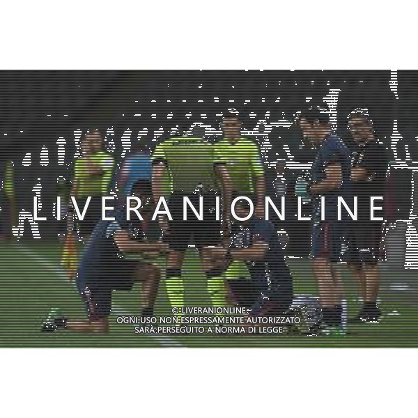Torino 15.082021 Stadio Grande Torino Torino vs Cremonese Trentaduesimi Coppa Italia 2021/2022 ©Manuela Viganti/Agenzia Aldo Liverani Nella foto: l\'arbitro ayroldi viene massagggiato dallo staff del torino