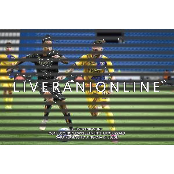 GriffoniE/LMedia - Trentaduesimi - Venezia vs Frosinone - Coppa Italia 2021/2022 15 agosto 2021 - Stadio Paolo Mazza, Ferrara, Italia Nella foto: Francesco Zampano (Frosinone) in avanzamento ostacolato da Tyronne Ebuehi (Venezia) @GriffoniE/LMedia/AGENZIA ALDO LIVERANI SASAS