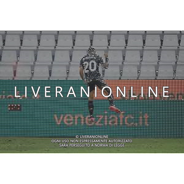 GriffoniE/LMedia - Trentaduesimi - Venezia vs Frosinone - Coppa Italia 2021/2022 15 agosto 2021 - Stadio Paolo Mazza, Ferrara, Italia Nella foto: Esultanza di Francesco Di Mariano (Venezia) dopo il gol del rigore @GriffoniE/LMedia/AGENZIA ALDO LIVERANI SASAS