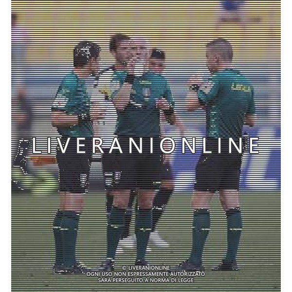 PARMA - LECCE TRENTADUESIMI COPPA ITALIA 15.08.2021 NELLA FOTO L\'ARBITRO MARCO SERRA DURANTE IL COOLING BREAK CON I SUOI ASSISTENTI ©SANTANDREA/AGENZIA ALDO LIVERANI SASAS