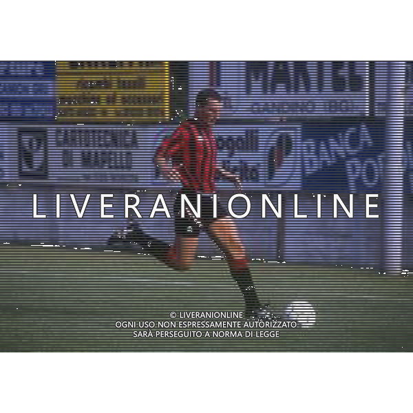 RETROSPETTIVA ROBERTO PACI CALCIATORE NELLA FOTO ROBERTO PACI CON LA MAGLIA DELLA LUCCHESE CALCIO AG ALDO LIVERANI SAS