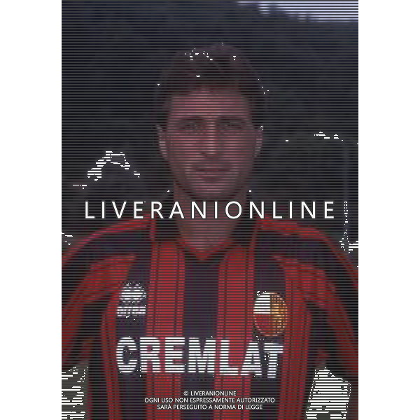 RETROSPETTIVA ROBERTO PACI CALCIATORE NELLA FOTO ROBERTO PACI CON LA MAGLIA DELLA LUCCHESE CALCIO AG ALDO LIVERANI SAS