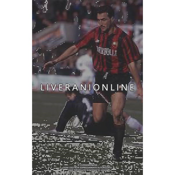 RETROSPETTIVA ROBERTO PACI CALCIATORE NELLA FOTO ROBERTO PACI CON LA MAGLIA DELLA LUCCHESE CALCIO AG ALDO LIVERANI SAS