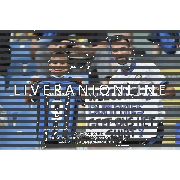 un tifoso ha cencellato il nome di Lukaku dalla sua maglietta e ha messo quello di Dzeko Inter vs Genoa Campionato Serie A TIM - 1a giornata Milano 21-08-2021 Stadio Giuseppe Meazza - San Siro foto Roberto Garavaglia/ag. Aldo Liverani sas