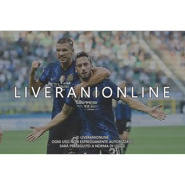 Hakan Calhanoglu (Inter) ed Edin Dzeko (Inter) esultano dopo il gol del 2 a 0 Inter vs Genoa Campionato Serie A TIM - 1a giornata Milano 21-08-2021 Stadio Giuseppe Meazza - San Siro foto Roberto Garavaglia/ag. Aldo Liverani sas /AGENZIA ALDO LIVERANI SAS
