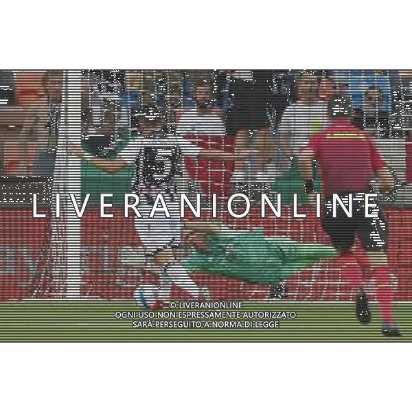 Udinese - Juventus Campionato di Calcio Serie A TIM 22/08/2021 nella foto: Szczesny wojciech (Juventus f.c.) Thomas Ouwejan (Udinese) ©Claudio Zamagni/Agenzia Aldo Liverani during Italian Serie A soccer match between UDINESE and JUVENTUS at Dacia Arena Stadium on August 22 2021 photo credit by Claudio Zamagni/Aldo Liverani Photo Agency/ AGENZIA ALDO LIVERANI SAS