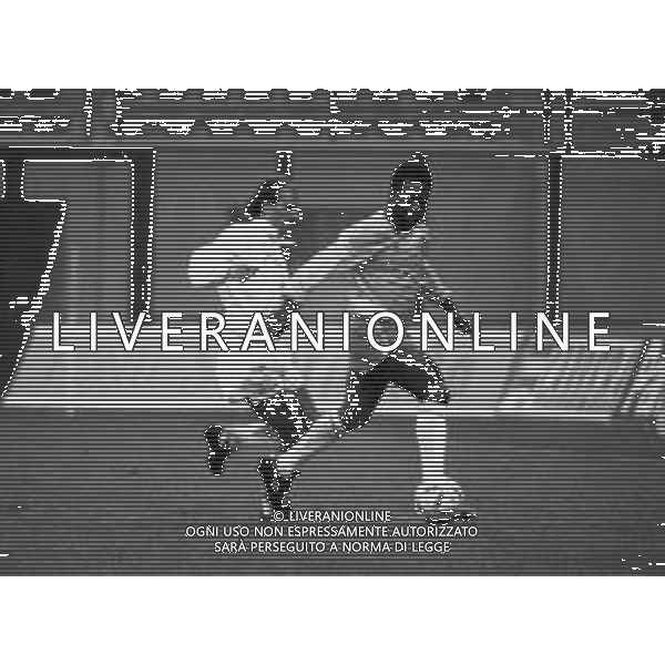 RETROSPETTIVA - PELE\' CALCIATORE, alla partita Brasile-Resto del Mondo, per festeggiare il suo 50mo compleanno a San Siro Milano 31 ottobre 1990 Nella foto con Alemao © ARCHIVIO / AGENZIA ALDO LIVERANI SAS