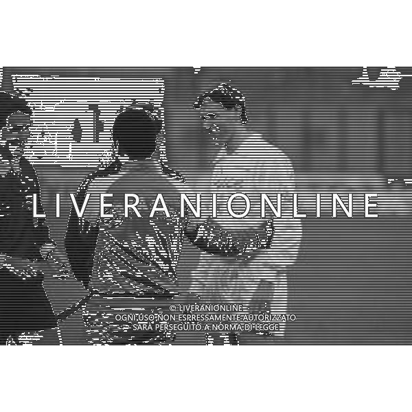RETROSPETTIVA - PELE\' CALCIATORE, alla partita Brasile-Resto del Mondo, per festeggiare il suo 50mo compleanno a San Siro Milano 31 ottobre 1990 nella foto con Marco Van Basten © ARCHIVIO / AGENZIA ALDO LIVERANI SAS