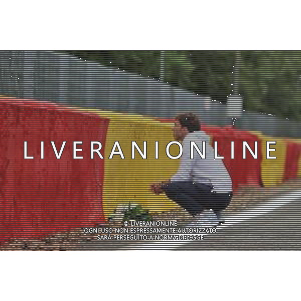 Pierre Gasly (FRA) AlphaTauri pays his respects to Anthoine Hubert. 26.08.2021. Formula 1 World Championship, Rd 12, Belgian Grand Prix, Spa Francorchamps, Belgium, Preparation Day. - www.xpbimages.com, EMail: requests@xpbimages.com © Copyright: Moy / XPB Images/ AGENZIA ALDO LIVERANI SAS - ITALY ONLY EDITORIAL USE ONLY